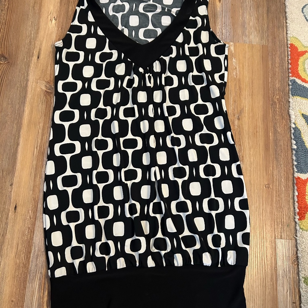 Tiana B sleeveless block dress size small Excellent condition.